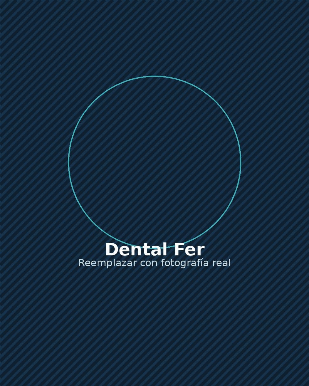 Paciente sonriendo tras una consulta en Dental Fer
